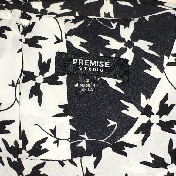 Premise Studio Layered Split Back White Black Print Sleeveless Top Womens Small - Picture 7 of 10